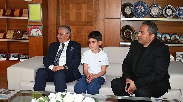 Öğrenciler Başkanlık koltuğuna oturdu