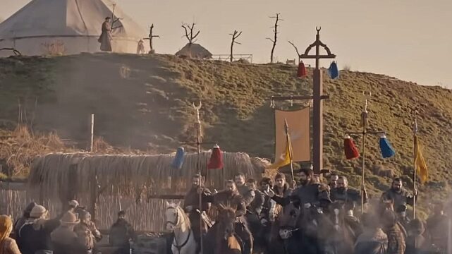 Okçuluk kursunu bitirdi, tarihi dizilerde rol aldı