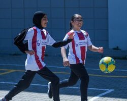 OSB Ortaokulunda 1.100 Öğrenciye İnegölspor Forması Dağıtıldı