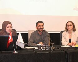 Osmangazi Belediyesi Ebeveynleri Ana Baba Okulu’nda Bilgilendirdi