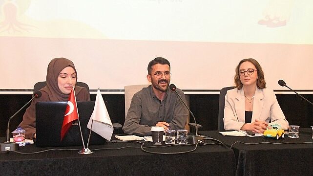 Osmangazi Belediyesi Ebeveynleri Ana Baba Okulu’nda Bilgilendirdi