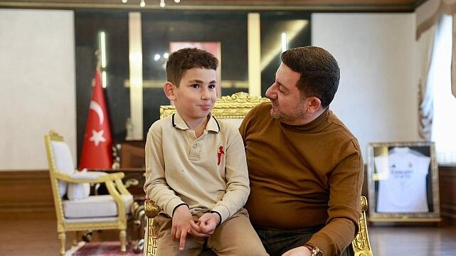 Rasim Başkan, Minik Hayranını Belediyede Ağırladı