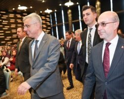 Sağlık Bakanı Memişoğlu Anne Baba Adayları ile “İlk Adım Ebe Gebe Okulu Aile Buluşması”nda Bir Araya Geldi