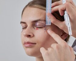 Sarkan Göz Kapakları: Estetik Bir İhtiyaç mı,   Yoksa Ciddi Bir Görme Sorunu mu?