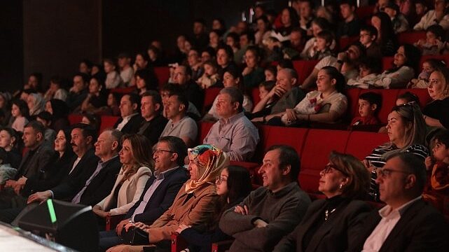 Şehir Tiyatroları’ndan Minik Sanatseverlere Yeni Oyun: “İtfaiyecinin Sırrı” Seyirciyle Buluştu
