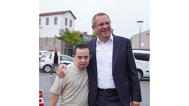 Sevgiyle atılan her adım, paylaşıldıkça çoğalan en değerli mutluluklara dönüşüyor