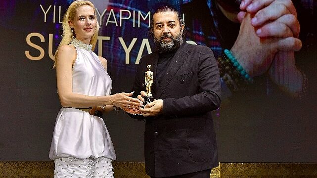 Suat Yanç ‘Yılın En İyi Yapımcısı’ ödülünü aldı