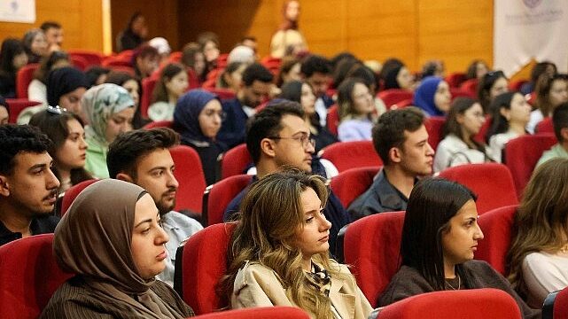 Ticaret Sicili Süreçleri, Hukuk Fakültesi Öğrencileri ve Mezunlarıyla Uygulamalı Olarak Ele Alındı