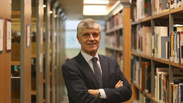 Toplumlar da çaresizliği öğreniyor!