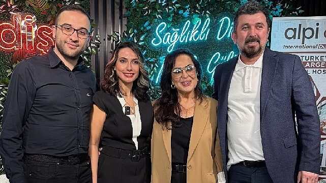 Türk sinemasının sultanı Türkan Şoray’dan Alpi Diş Hastanesine anlamlı ziyaret