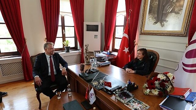 Urla Belediye Başkanlığı Koltuğuna Türkiye’nin Seçilmiş İlk Çocuk Meclisi Başkanı Oturdu