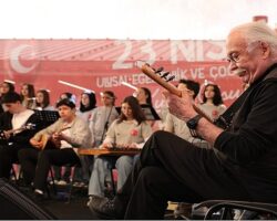 Usta Sanatçı Cahit Berkay Gençlerle Aynı Sahneyi Paylaştı