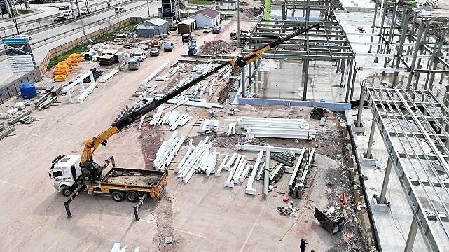 Yapılar yükseliyor, merkez şeklini alıyor