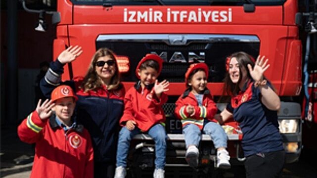 Alevlere koşan süper anneler