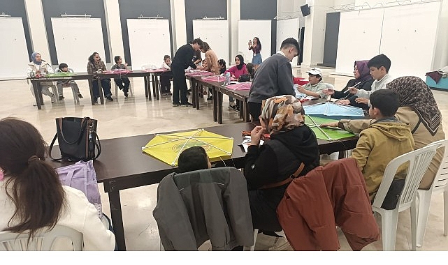 Anneler Günü’ne özel uçurtmalarını hazırladılar