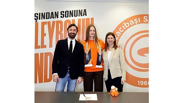 Avrupa’nın Yükselen Smaçörü Aleksandra Uzelac Eczacıbaşı Dynavit Formasıyla