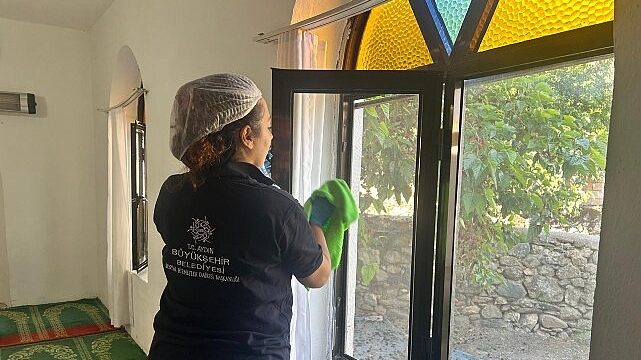 Aydın Büyükşehir Belediyesi’nden Kurban Bayramı Öncesi Camilerde Temizlik