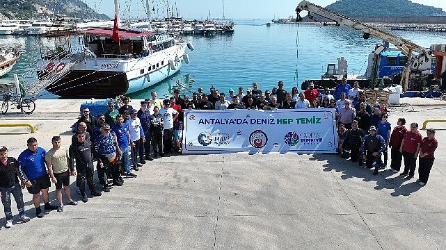 Balıkçı Barınağı’nda deniz dip temizliği
