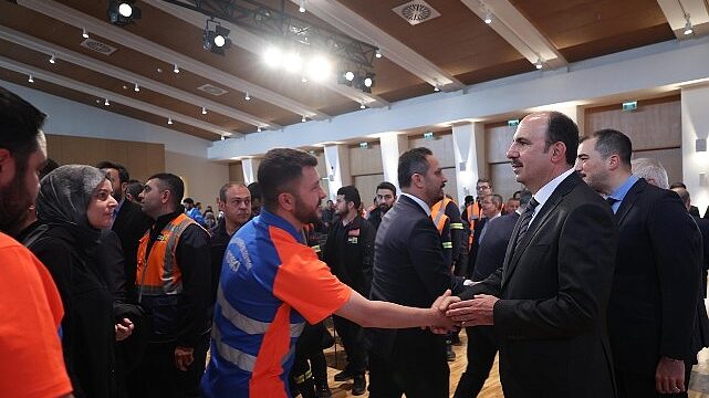 Başkan Altay Büyükşehir ve KOSKİ Personeliyle Bayramlaştı