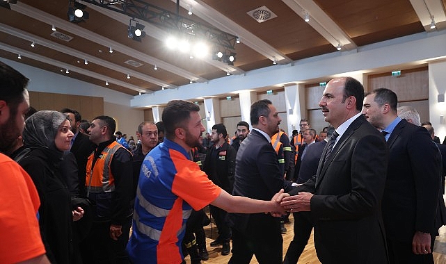 Başkan Altay Büyükşehir ve KOSKİ Personeliyle Bayramlaştı