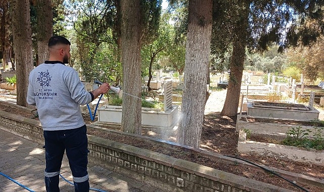 Başkan Çerçioğlu’ndan Mezarlıklarda Kurban Bayramı Öncesi Temizlik Çalışması