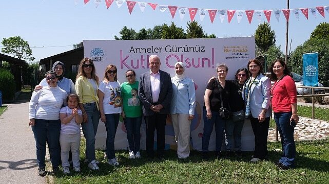 Başkan Şadi Özdemir Anneler Günü’nü Bizim Ev katılımcılarıyla kutladı