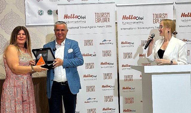 Başkan Topaloğlu, forumda acentecilerle bir araya geldi