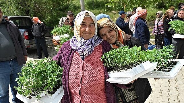 Bornova’dan üreticiye can suyu