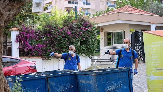 Buca Belediyesi’nden halk sağlığı için yoğun ilaçlama çalışması