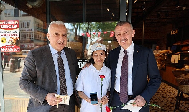 Büyükakın, ilk iş gününde de yanlarındaydı: “İyi ki varsınız”