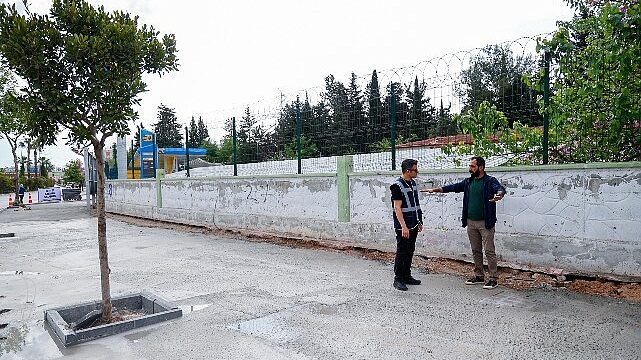 Büyükşehir’den Mevlana Caddesi ve 100. Yıl Bulvarı arasında kaldırım ve peyzaj çalışması