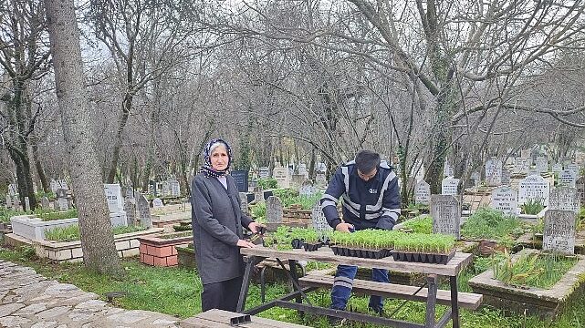 Büyükşehir’in mezarlıklarda bayram hazırlığı sürüyor