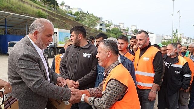 Canik’te Bayram Sevinci: Başkan Sandıkçı Personelle Bayramlaştı