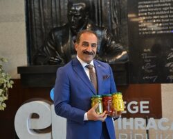 Dünya’nın turşusu İzmir’de kuruldu