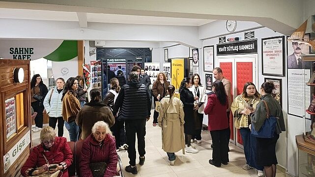Giresun Sahnesinde İstanbul Rüzgarı: İki Oyun, Binlerce Alkış