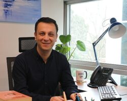 “Günde en az üç kez sarılın!”