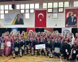 İnegöl Belediyesi Halk Dansları Bölge Finallerinde 3’te 3 Yaptı