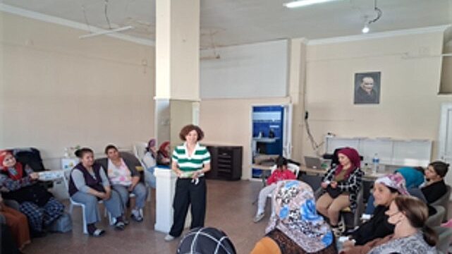 Kadın sağlığı seminerleri İzmir genelinde yaygınlaşıyor