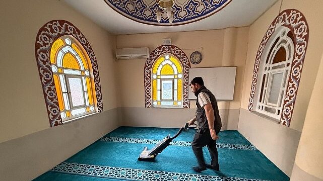 Kartepe’nin Camileri Bayram Sabahına Işıl Işıl Giriyor
