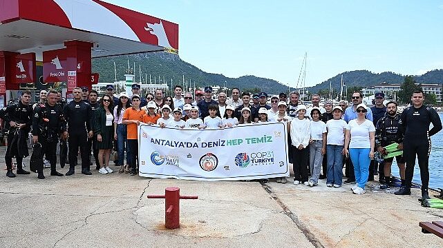 Kemer’de deniz dibi temizliği