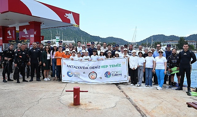 Kemer’de deniz dibi temizliği