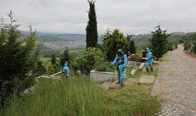 Kocaeli’de şehitlik ve mezarlıklar bayrama hazır