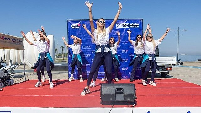 Konaklı annelerden Anneler Günü dansı