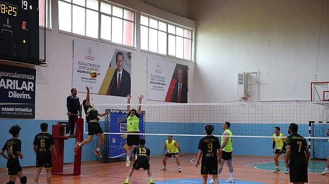 Konya Büyükşehirin Voleybol Turnuvasında 25 İlçede 2.460 Sporcu Heyecana Ortak Oluyor