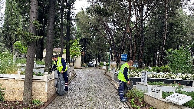 Maltepe Belediyesi’nden mezarlıklarda bayram temizliği