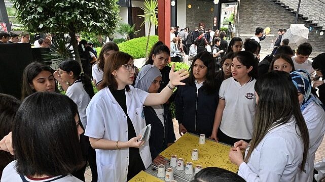 Manisa’da Öğrenciler Bahar Şenliği ile Geleceğe Çiçek Açtı
