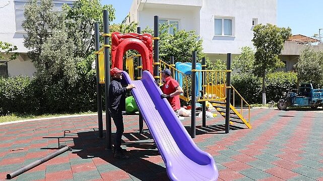 Menderes’te Parklar Yenileniyor