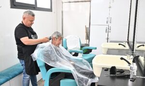 Mobil Kuaför ’den huzurevi sakinlerine bayram tıraşı
