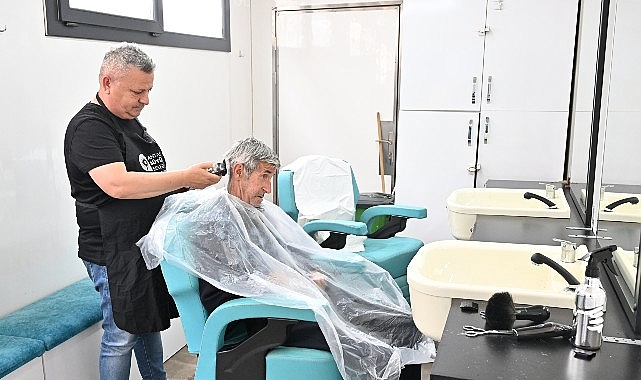 Mobil Kuaför ’den huzurevi sakinlerine bayram tıraşı