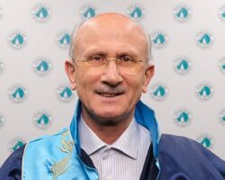 Prof. Dr. Reşat Öngören:  “Peygamberler ve velîler bile Hak ve hakikatle buluşmadan önce yalnızlık yaşıyor!”